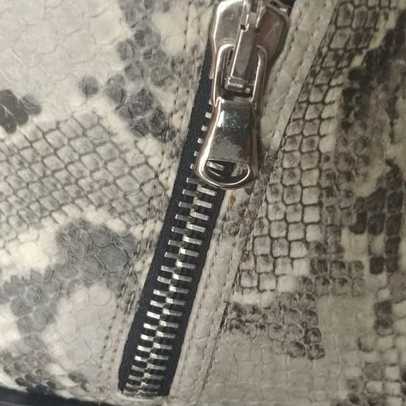 NEW 🌺 Steve Madden Snakeskin Ankle Booties - Picture 8 of 8